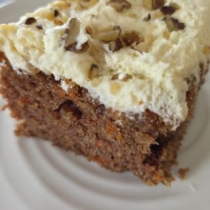 Gluten free Carrot & Walnut Tray Bake (9 slices)